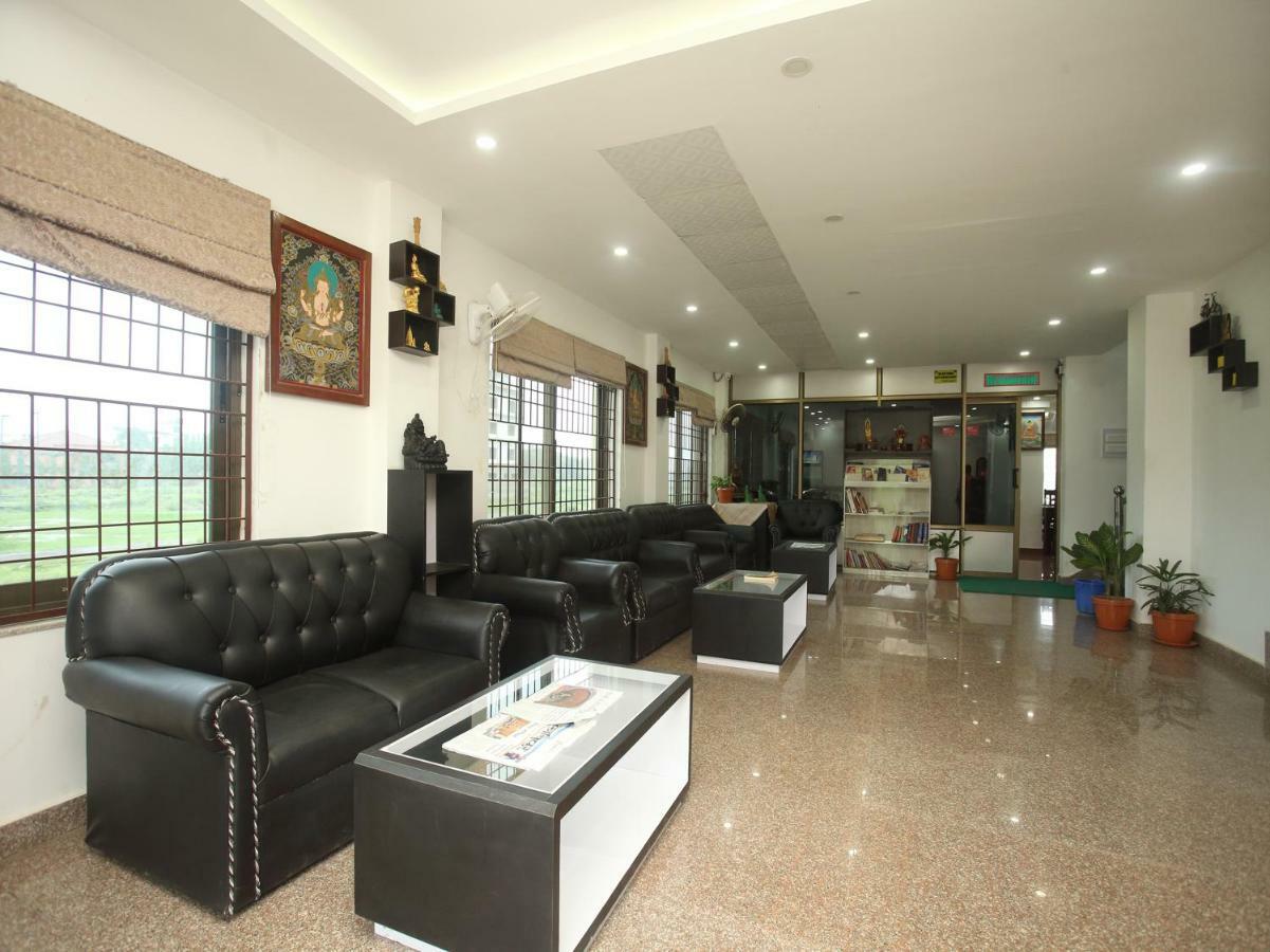 Oyo 525 Hotel Aloka Inn Рамміндей Екстер'єр фото
